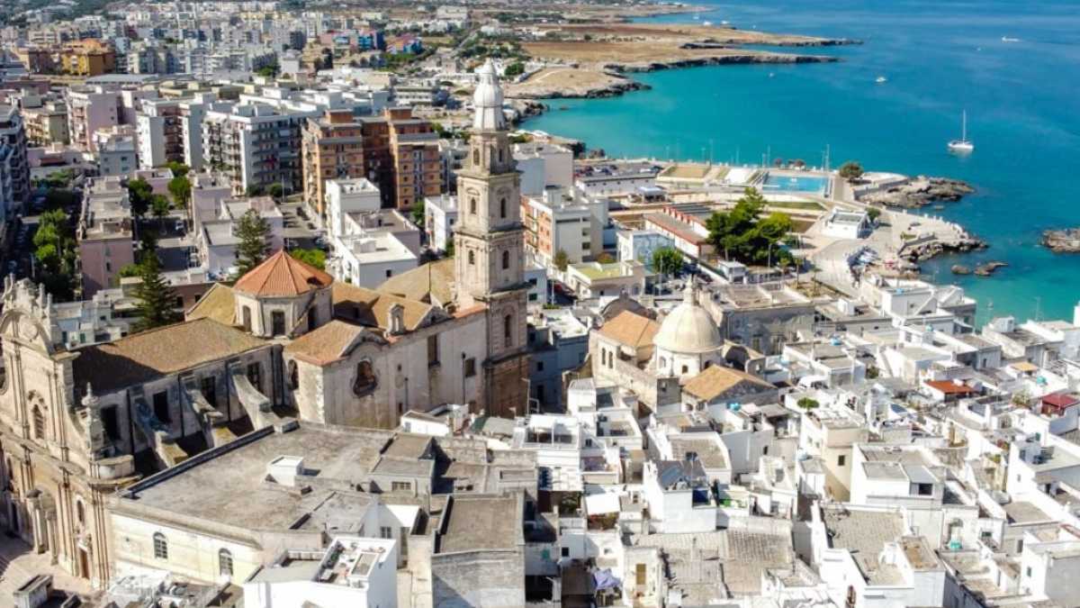 Monopoli: confronto tra tutte le calette per famiglie e sportivi